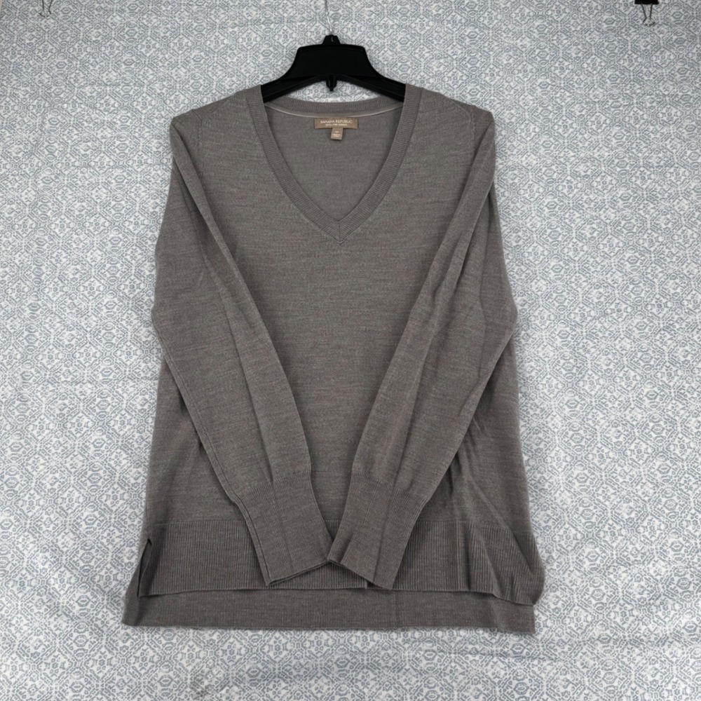 Banana Republic Extra Fine Merino Wool V-Neck Sweater Sparrow Heather M